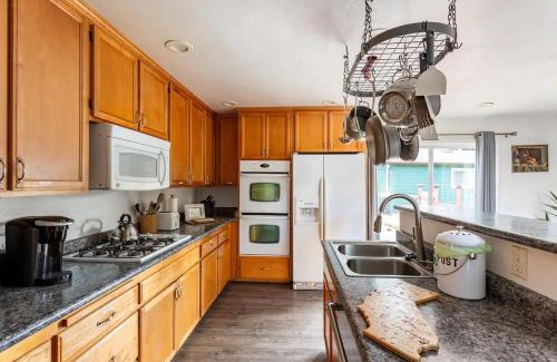 Sebastopol House | Charming dog-friendly home next to regional park