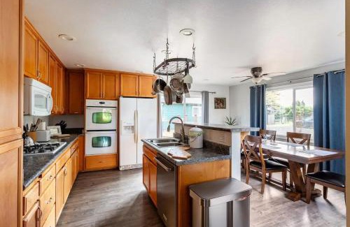 Sebastopol House | Charming dog-friendly home next to regional park