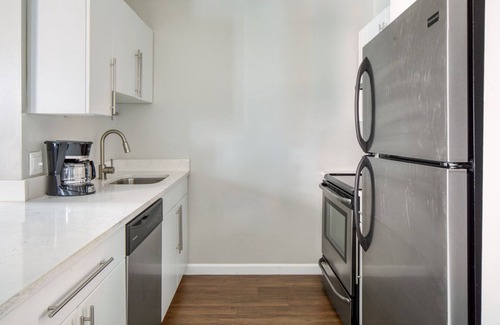 Lower Mills Apartment | Charming Dorchester/Milton 1BR next to Milton T stop, by Blueground