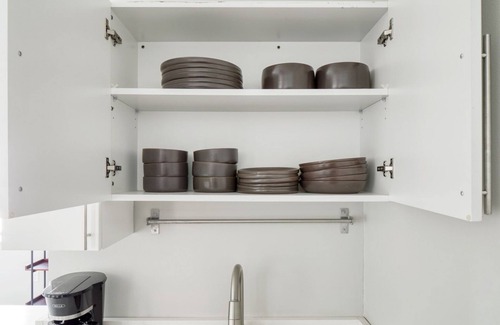 Lower Mills Apartment | Charming Dorchester/Milton 1BR next to Milton T stop, by Blueground