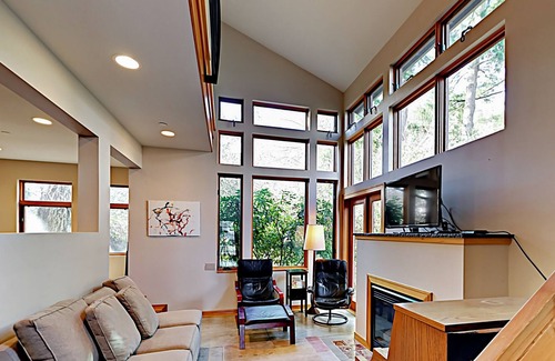 Bainbridge Island House | Charming downtown townhouse with fireplace & patio - walk to farmers' market