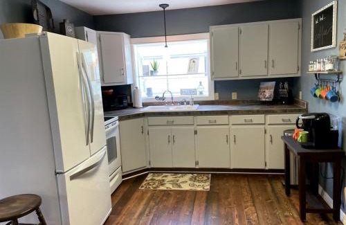 Dillon House | Charming Downtown Cottage with Porch & Backyard Retreat near Beaverhead River in Dillon, Montana