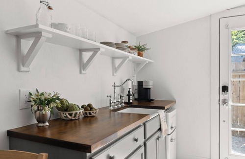 Chico House | Charming Downtown Country Cottage