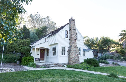 Paso Robles House | Charming Downtown Home with Wine Nearby. Pet Friendly!