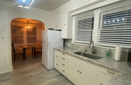 Prescott Cottage | Charming Downtown Historic Cottage. Walk to Downtown!