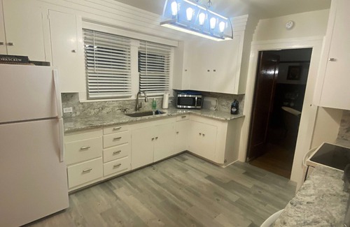 Prescott Cottage | Charming Downtown Historic Cottage. Walk to Downtown!
