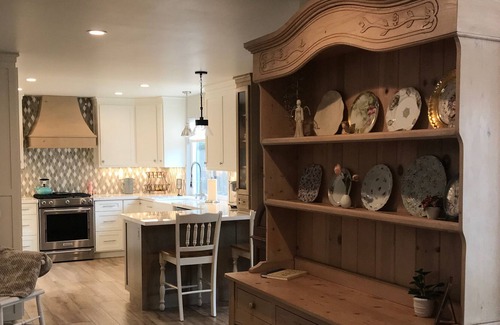 Los Olivos House | Charming Downtown Retreat