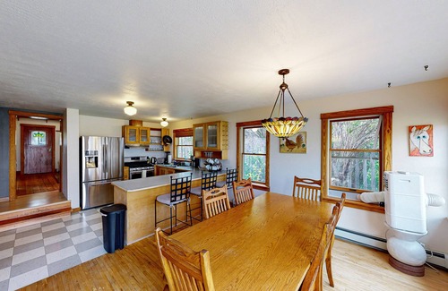 Bozeman House | Charming downtown retreat with stained glass, enclosed yard, and washer/dryer