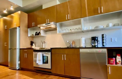 Downtown Seattle Apartment | Charming Downtown Seattle Condo with Water Views