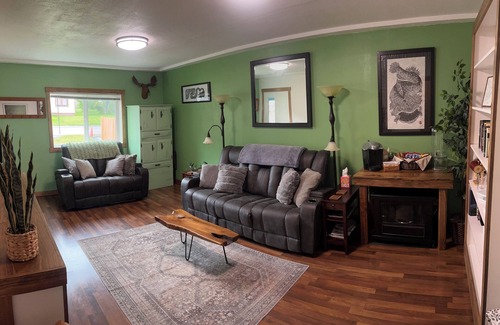 Seward House | Charming Downtown Suite