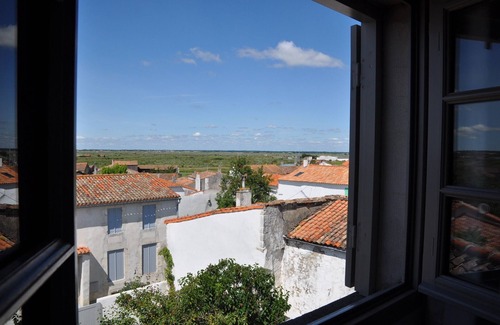 Mornac-sur-Seudre Apartment | Charming duplex in the heart of a small fishing village.