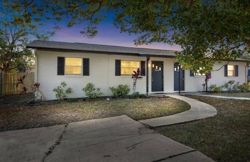 Zephyrhills House | Charming Duplex in Zephyrhills! #2