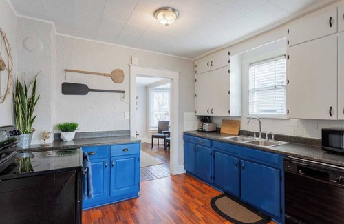 Plaza Westport House | Charming Duplex Near Food and Fun | 15/16