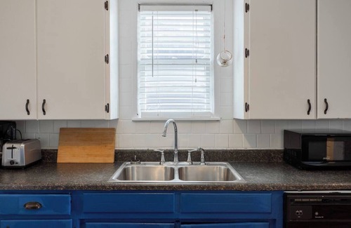 Plaza Westport House | Charming Duplex Near Food and Fun | 15/16
