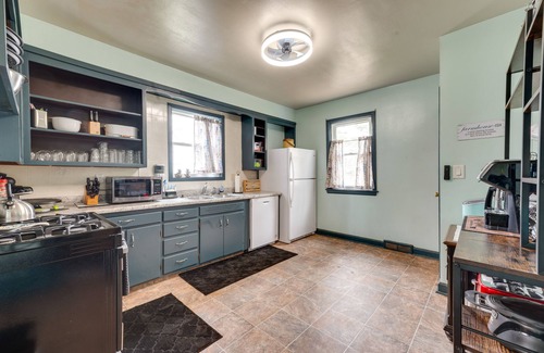 Eagle Grove House | Charming Eagle Grove Farmhouse w/Patio!