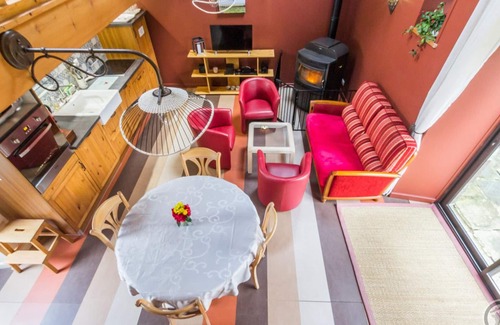 Beauchamps Cottage | Charming Eco-Friendly Cottage with Private Garden, Near Hiking Trails and Mini Farm