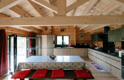 Le Thor House | Charming ecolodge with private access to the river