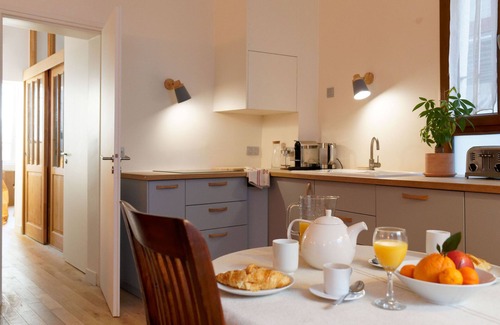 Montmartre Apartment | Charming Elegant Warm 1B Flat, 592 Ft, Montmartre