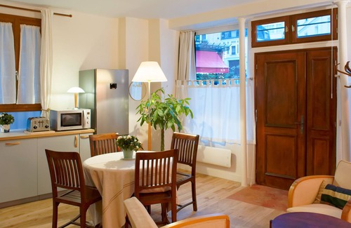 Montmartre Apartment | Charming Elegant Warm 1B Flat, 592 Ft, Montmartre