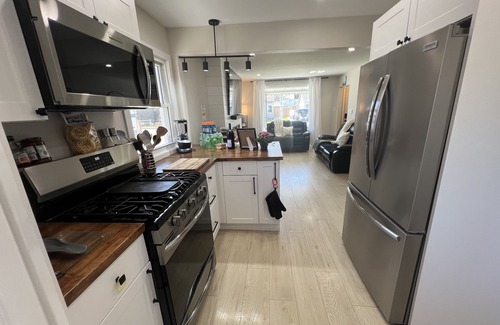 Windsor House | Charming & Elegant Windsor Border Escape: Hot Tub & Entertainment