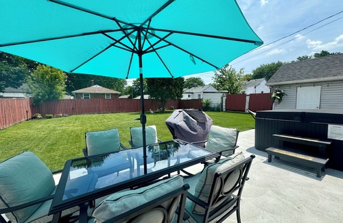 Windsor House | Charming & Elegant Windsor Border Escape: Hot Tub & Entertainment