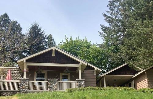Elkton Cottage | Charming Elkton Cottage - Nearby Attractions Await-Must stay 28 days