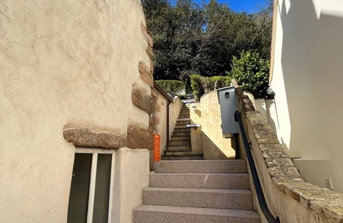 Saint Aubin Apartment | Charming en-suite bedroom with patio in St Aubin