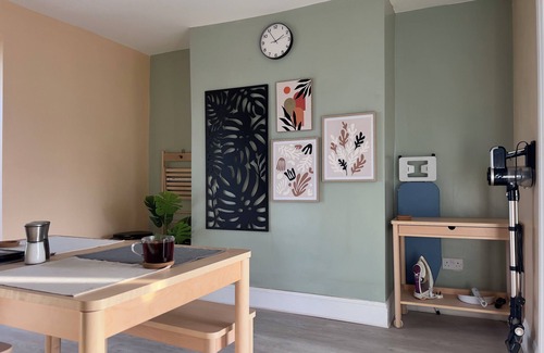 Llandaff North House | Charming end of Terrace with Free Parking