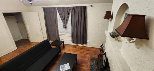 Eastlake Apartment | Charming English Tudor Lake union Seattle UW downtown