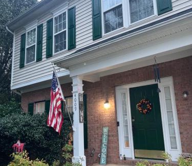 Charlotte House | Charming Entire 3 Bedrooms House with AC and Wifi