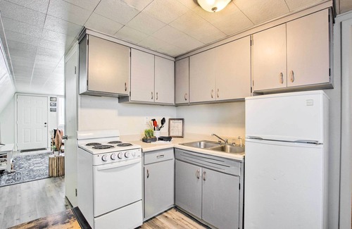 Evanston Cabin | Charming Evanston A-Frame: Dog Friendly!