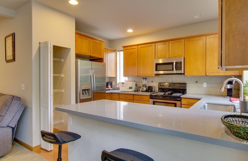 Everett House | Charming Everett Townhome - 3 Mi to Downtown!