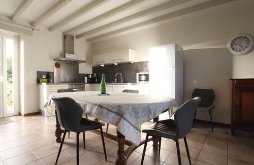 Sainte-Marie-du-Mont Cottage | Charming Farmhouse Near Landing Beaches – WiFi, Wood Stove, Private Garden, Pet-Friendly