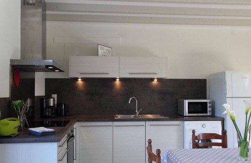 Sainte-Marie-du-Mont Cottage | Charming Farmhouse Near Landing Beaches – WiFi, Wood Stove, Private Garden, Pet-Friendly