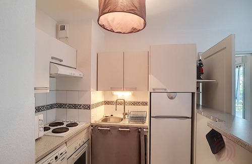 Lamalou-les-Bains Apartment | Charming F3 Apartment with Terrace, A/C, Parking, near Lamalou-les-Bains, 700m from Thermal Spa