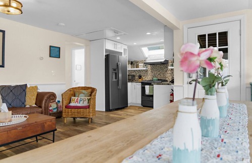 Fairfield Cottage | Charming Fairfield Beach 3BR 2BA Cottage By The Sea
