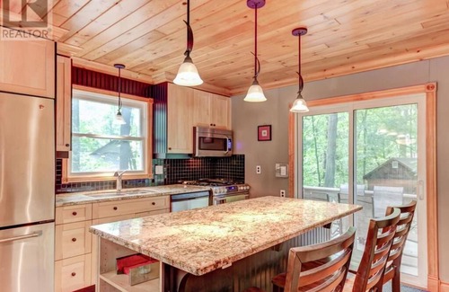 Grand Bend Cottage | Charming family cottage: walking distance to beach & famous Lake Huron sunsets.