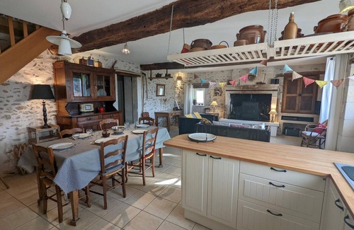 Combiers Cottage | Charming Family Cottage with Large Garden, Bikes & WiFi Near Périgord