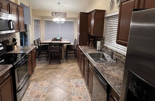Gatewood Pointe Townhomes House | Charming, family friendly 4-bedroom house in NW Tucson with WiFi, AC and Pool