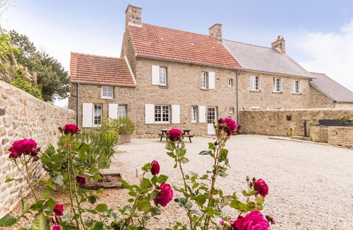 Sainte-Genevieve Cottage | Charming Farmhouse with Garden Near Barfleur - 4 Beds, Internet, Baby Equipment, Parking