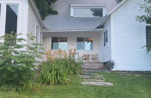 Waitsfield House | Charming Farmhouse in Waitsfield Village - Walk to River, Shops & More