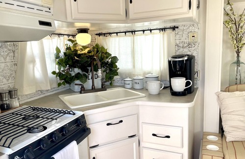 Tehachapi House | Charming Farmhouse in a Travel Trailer