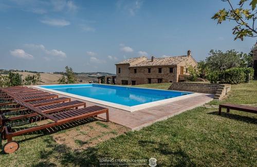 Montegiorgio Villa | Charming farmhouse + cottage with 360° views. A/C in bedrooms, 12x6m gated pool,