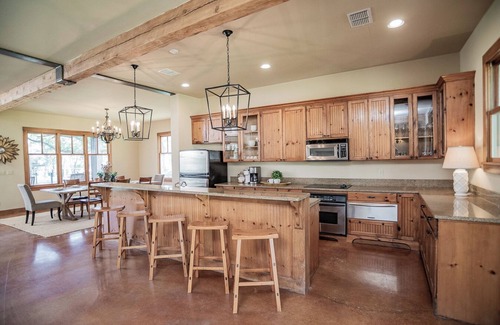 McQueeney Other | Charming Farmhouse-Pool Table-Ping Pong-River Views