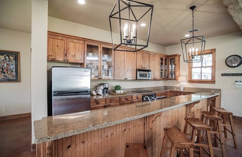 McQueeney Other | Charming Farmhouse-Pool Table-Ping Pong-River Views