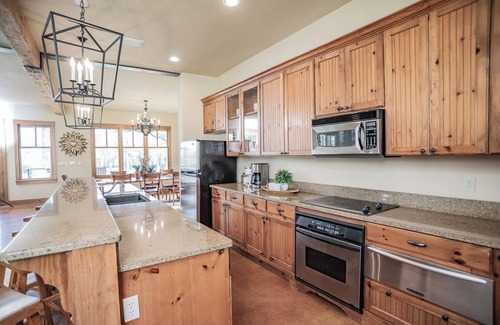 McQueeney Other | Charming Farmhouse-Pool Table-Ping Pong-River Views