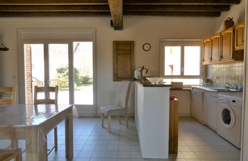 Luplante Cottage | Charming Farmhouse with Medieval Tower, Garden & Games in Aufferville, Pets Welcome!