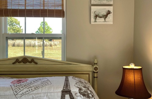 Harrison Other | Charming farmhouse with AC, Wi-Fi, open concept for 4 people, serene Harrison