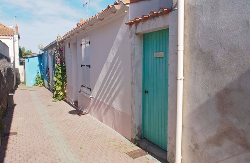 Les Sables d'Olonne House | Charming Fisherman's House in La Chaume with 2 Bedrooms and Pet-Friendly