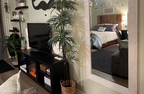 New Smyrna Beach Apartment | Charming first floor beach studio across the street from the beach on 27th Ave